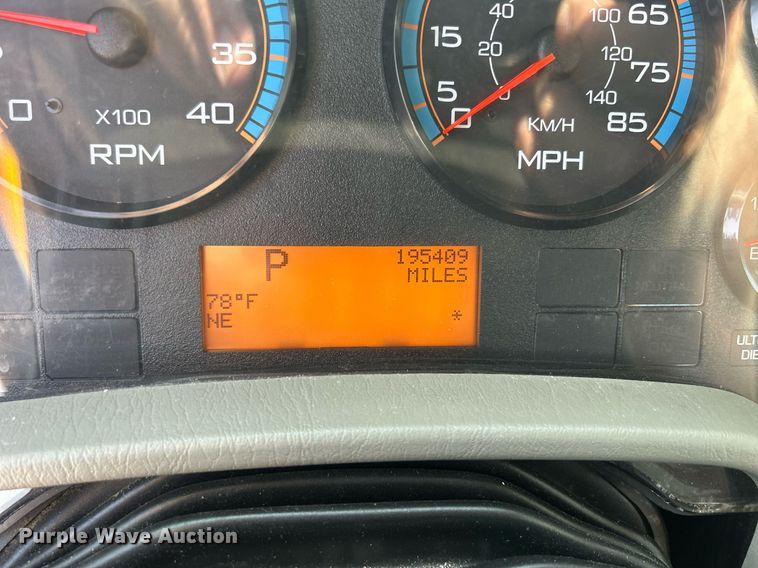 image for item DS8786 2014 International DuraStar 4300  spreader truck