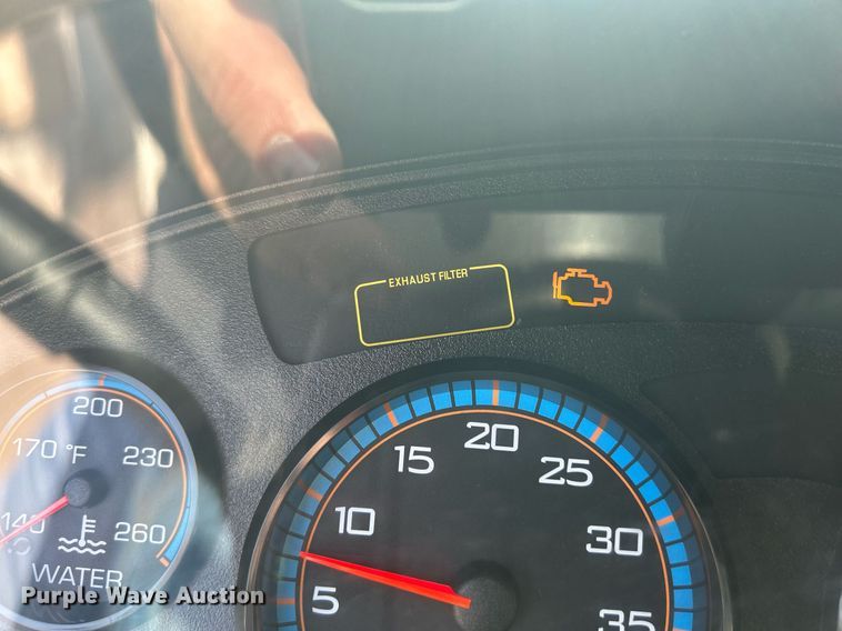 image for item DS8786 2014 International DuraStar 4300  spreader truck