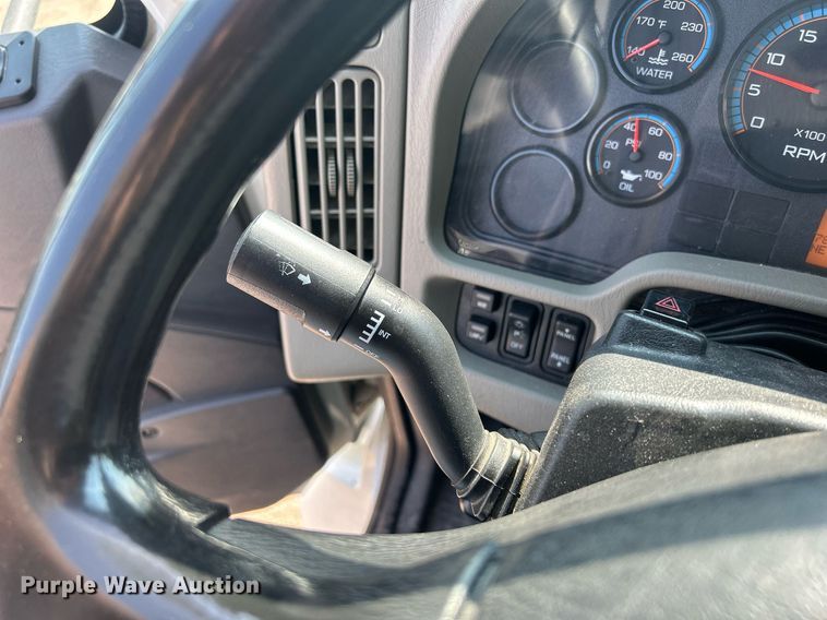 image for item DS8786 2014 International DuraStar 4300  spreader truck