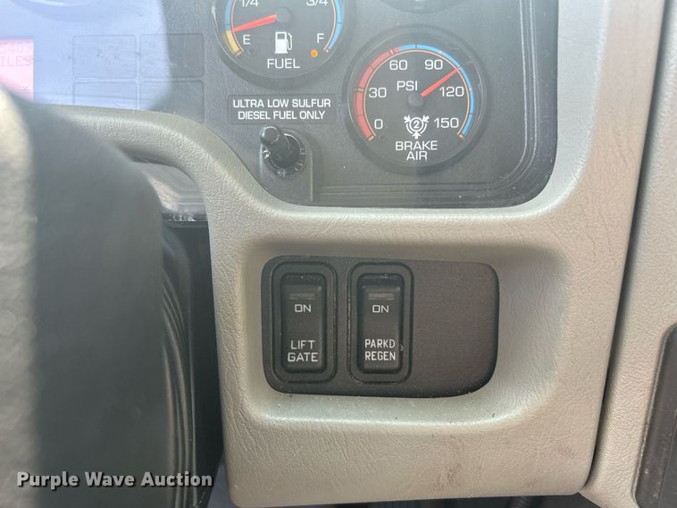 image for item DS8786 2014 International DuraStar 4300  spreader truck