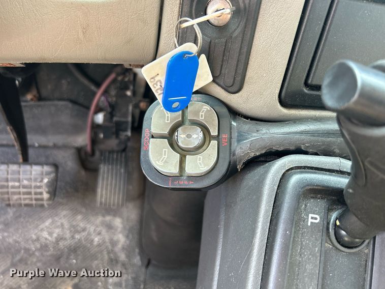 image for item DS8786 2014 International DuraStar 4300  spreader truck