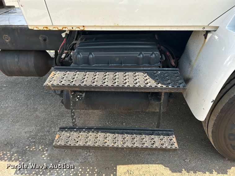 image for item DS8786 2014 International DuraStar 4300  spreader truck