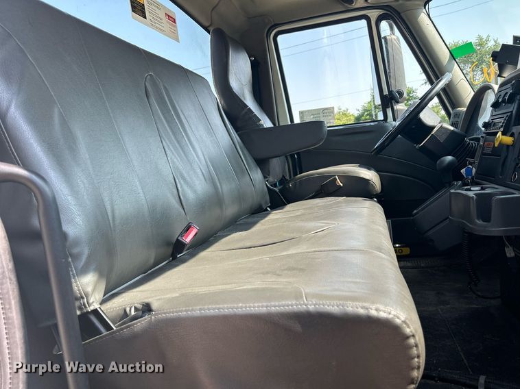 image for item DS8786 2014 International DuraStar 4300  spreader truck