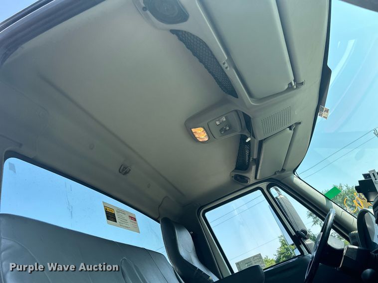 image for item DS8786 2014 International DuraStar 4300  spreader truck