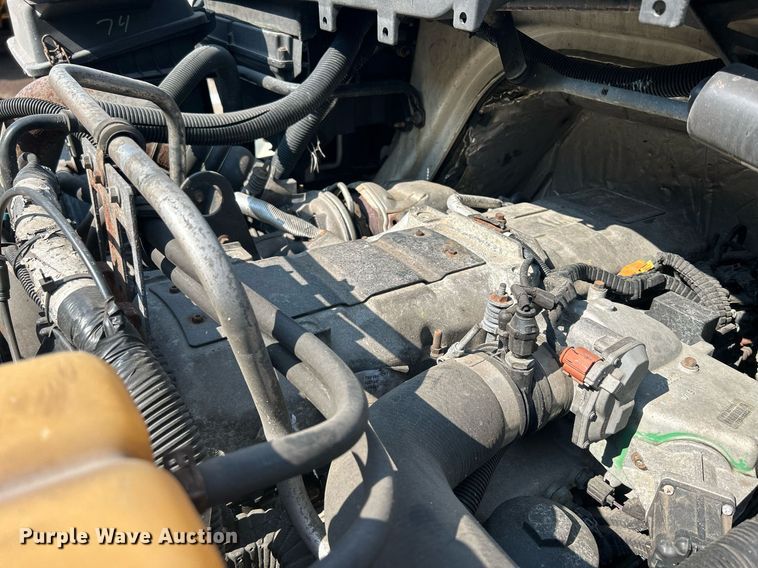 image for item DS8786 2014 International DuraStar 4300  spreader truck