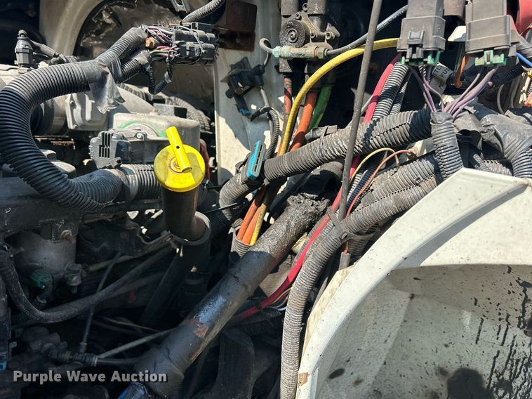 image for item DS8786 2014 International DuraStar 4300  spreader truck