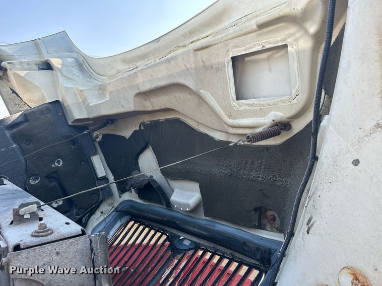 image for item DS8786 2014 International DuraStar 4300  spreader truck