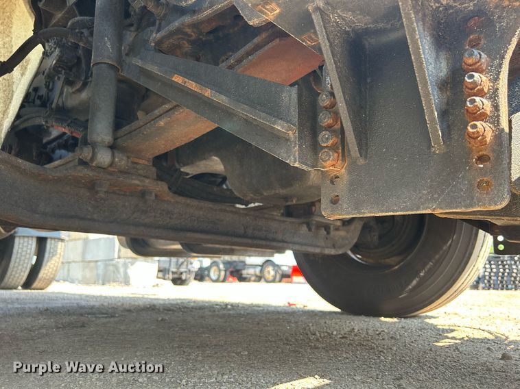 image for item DS8786 2014 International DuraStar 4300  spreader truck