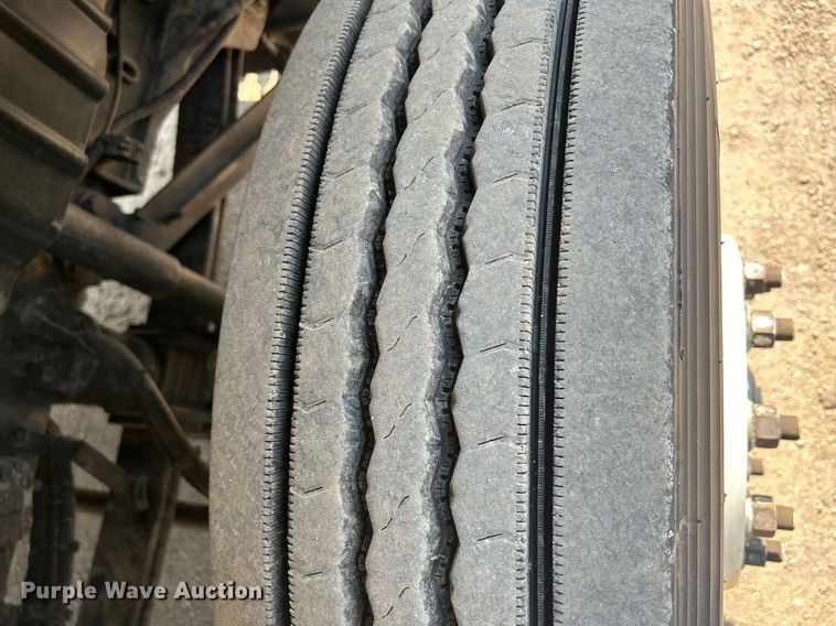 image for item DS8786 2014 International DuraStar 4300  spreader truck