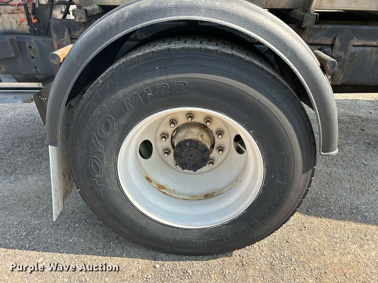 image for item DS8786 2014 International DuraStar 4300  spreader truck