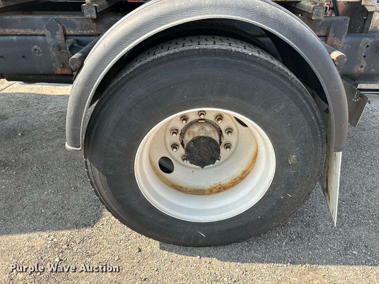 image for item DS8786 2014 International DuraStar 4300  spreader truck