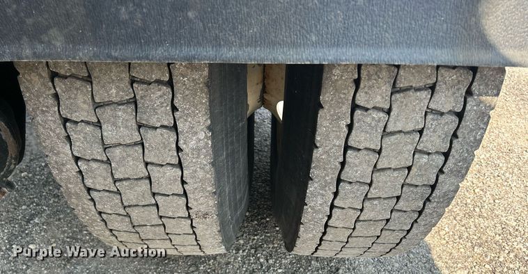 image for item DS8786 2014 International DuraStar 4300  spreader truck