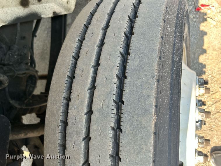 image for item DS8786 2014 International DuraStar 4300  spreader truck