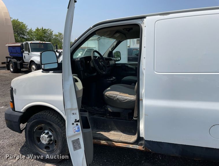 image for item DS8787 2009 Chevrolet Express 2500  van