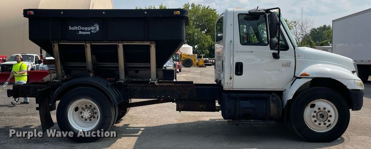 image for item DS8789 2006 International 4300  spreader truck