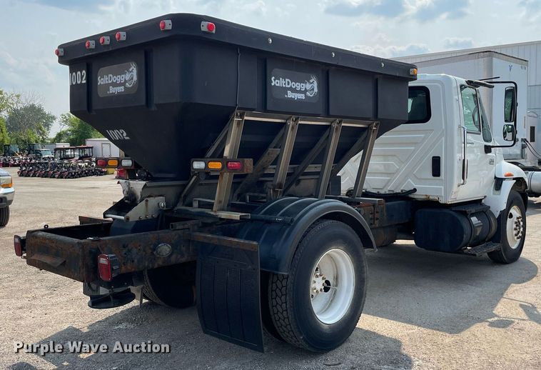 image for item DS8789 2006 International 4300  spreader truck