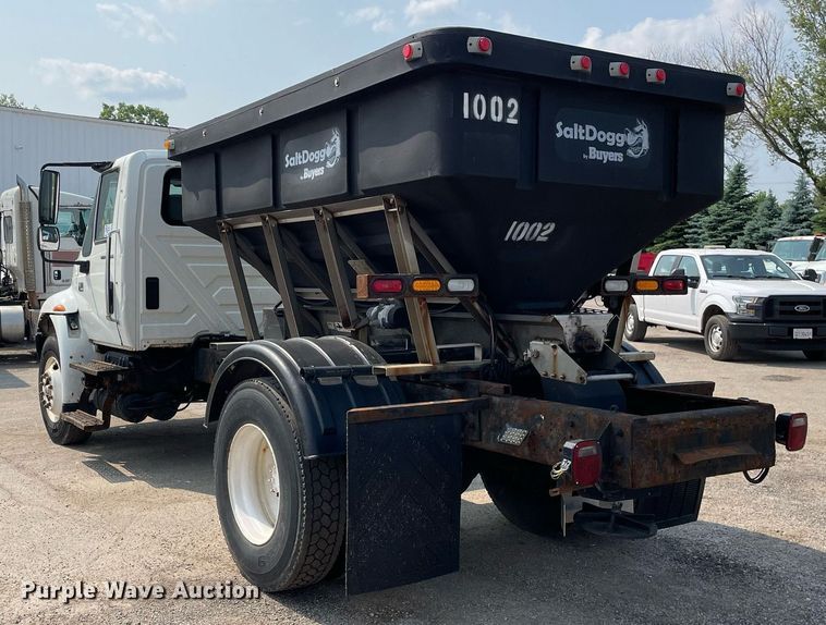 image for item DS8789 2006 International 4300  spreader truck