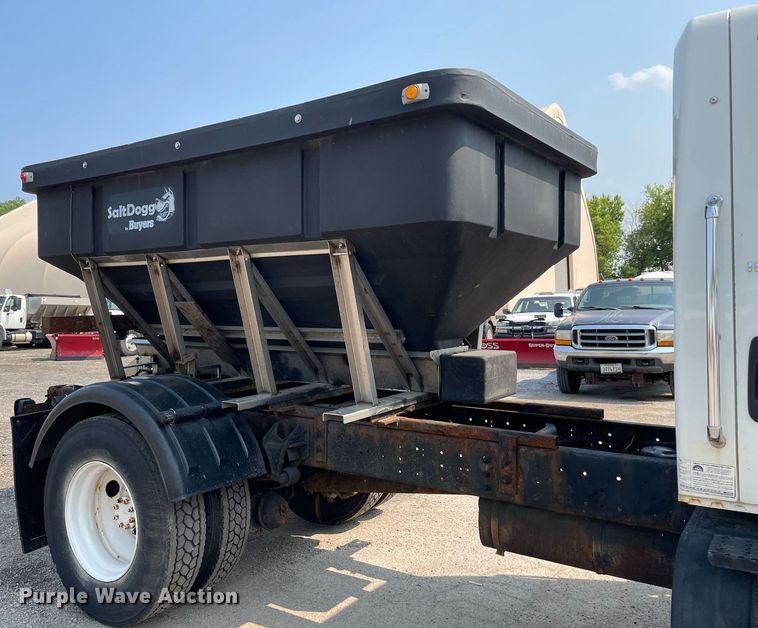 image for item DS8789 2006 International 4300  spreader truck