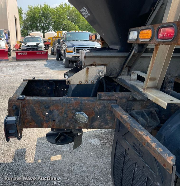 image for item DS8789 2006 International 4300  spreader truck