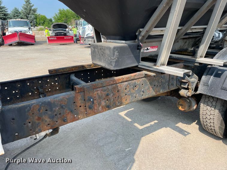 image for item DS8789 2006 International 4300  spreader truck