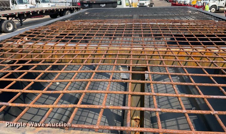 image for item DS8789 2006 International 4300  spreader truck