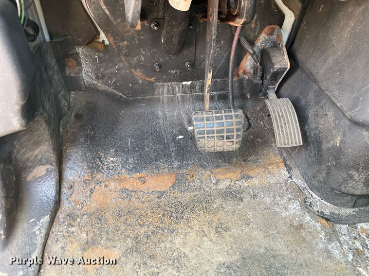 image for item DS8789 2006 International 4300  spreader truck