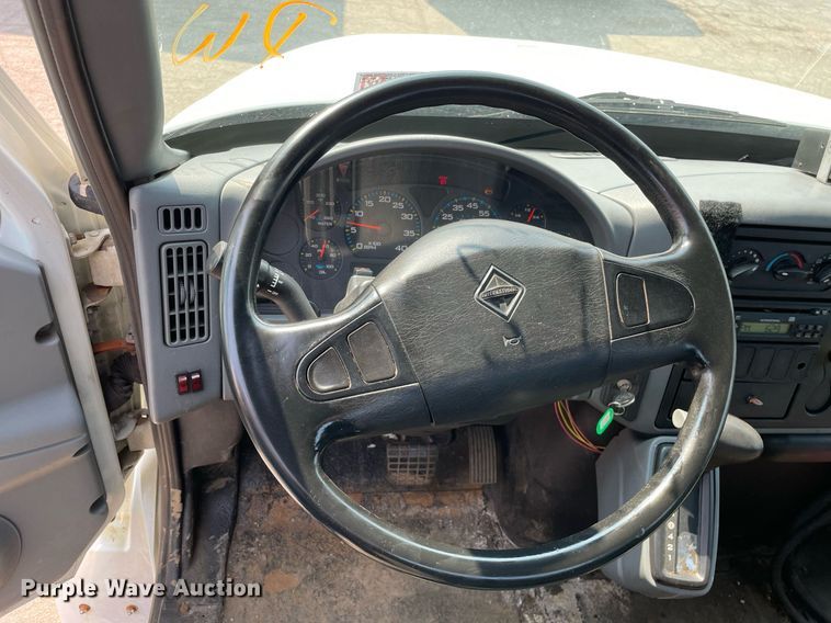 image for item DS8789 2006 International 4300  spreader truck