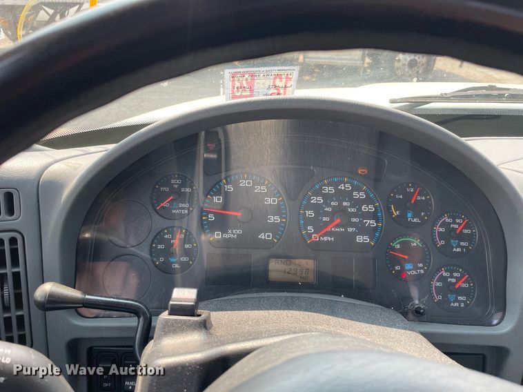 image for item DS8789 2006 International 4300  spreader truck