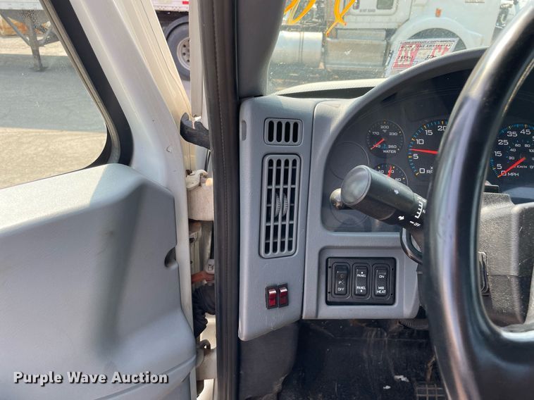 image for item DS8789 2006 International 4300  spreader truck