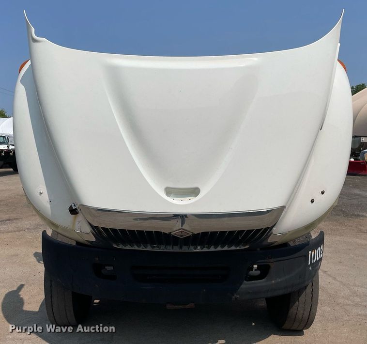 image for item DS8789 2006 International 4300  spreader truck