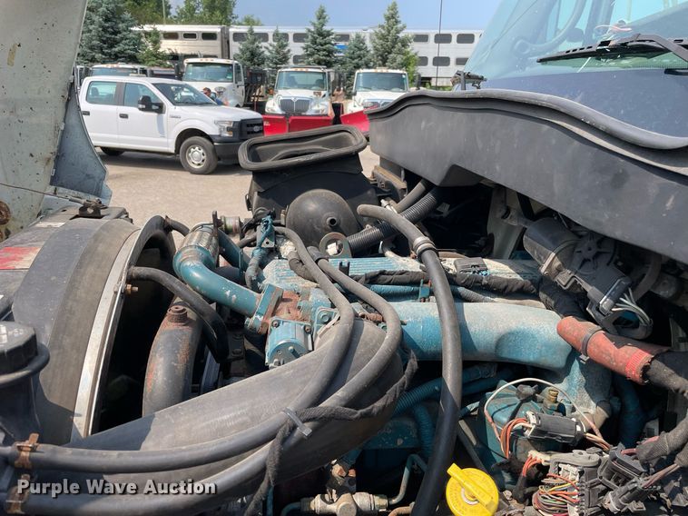 image for item DS8789 2006 International 4300  spreader truck