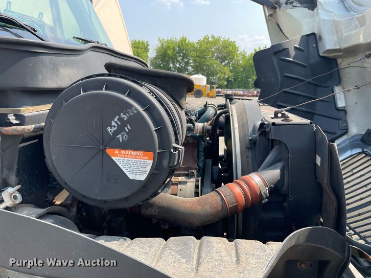 image for item DS8789 2006 International 4300  spreader truck