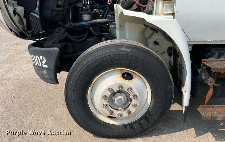 image for item DS8789 2006 International 4300  spreader truck