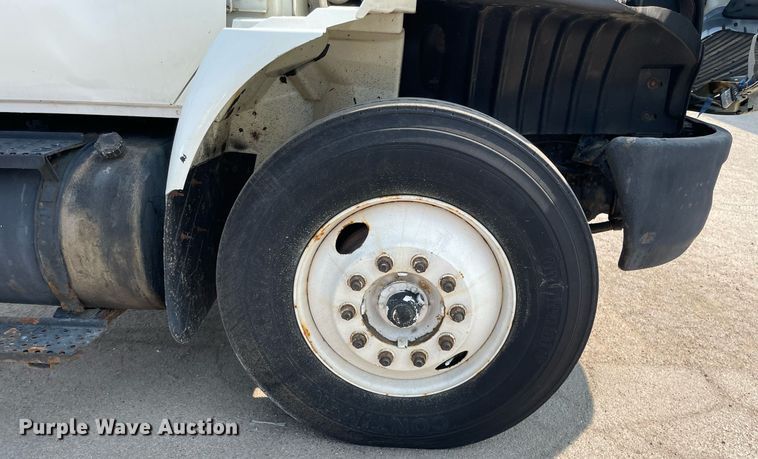 image for item DS8789 2006 International 4300  spreader truck