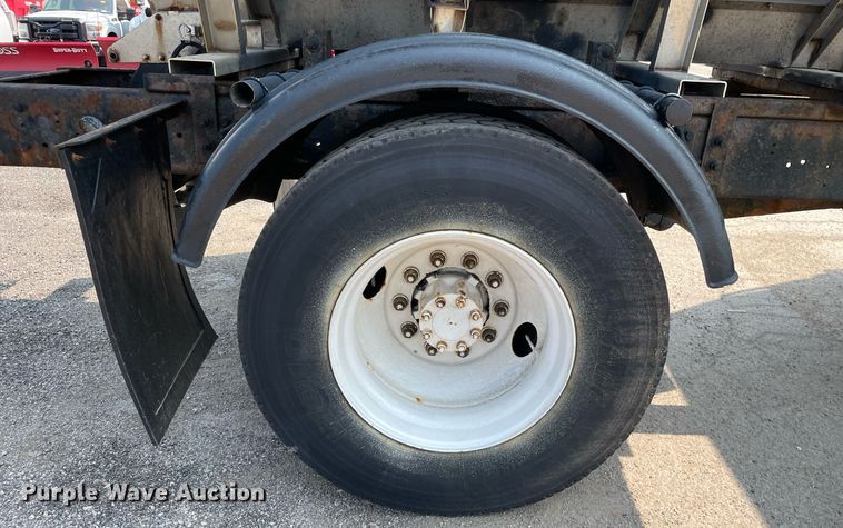 image for item DS8789 2006 International 4300  spreader truck