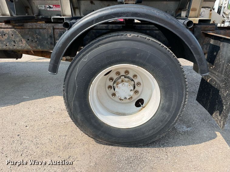 image for item DS8789 2006 International 4300  spreader truck