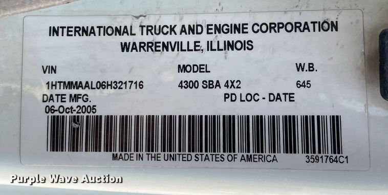 image for item DS8789 2006 International 4300  spreader truck