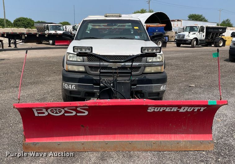 image for item DS8790 2004 Chevrolet Silverado 2500HD  Ext. Cab flatbed truck