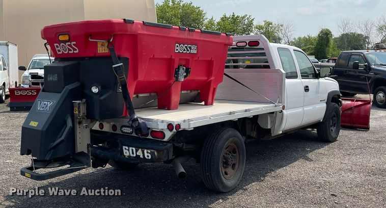 image for item DS8790 2004 Chevrolet Silverado 2500HD  Ext. Cab flatbed truck