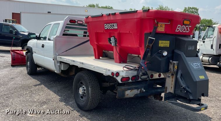 image for item DS8790 2004 Chevrolet Silverado 2500HD  Ext. Cab flatbed truck