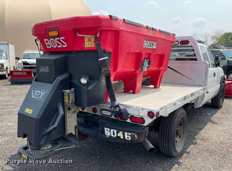 image for item DS8790 2004 Chevrolet Silverado 2500HD  Ext. Cab flatbed truck