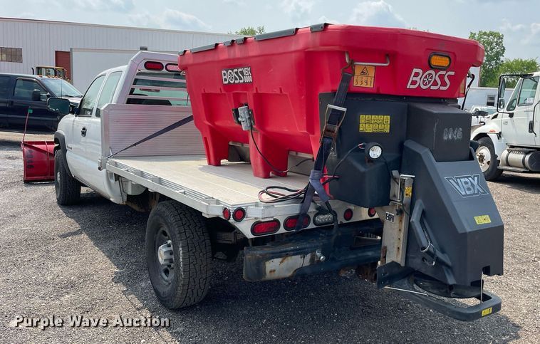 image for item DS8790 2004 Chevrolet Silverado 2500HD  Ext. Cab flatbed truck