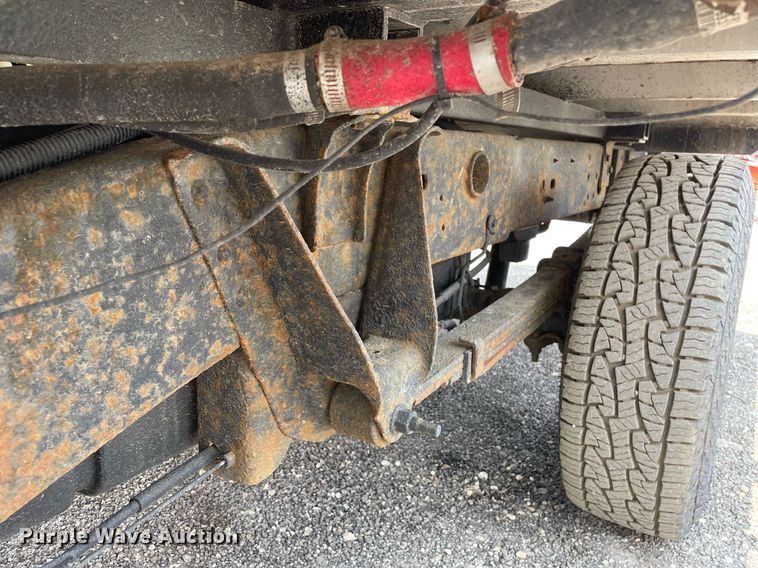 image for item DS8790 2004 Chevrolet Silverado 2500HD  Ext. Cab flatbed truck