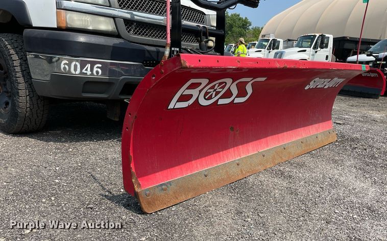 image for item DS8790 2004 Chevrolet Silverado 2500HD  Ext. Cab flatbed truck