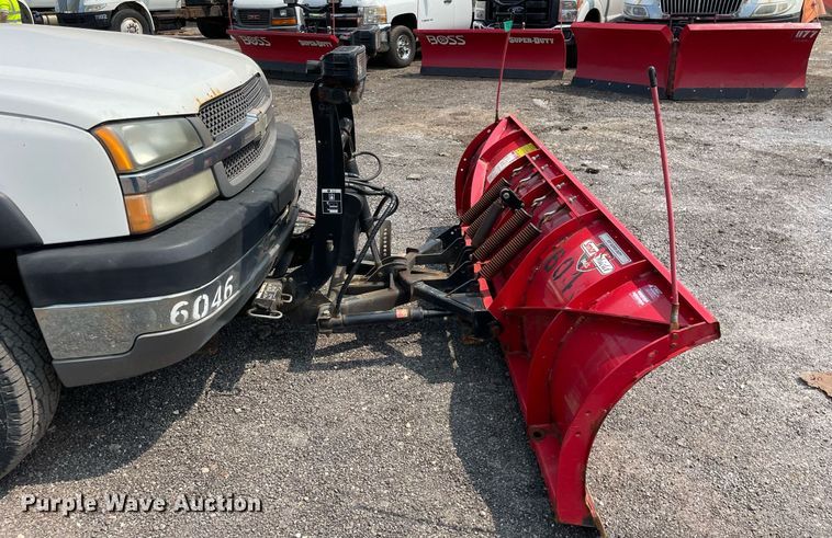 image for item DS8790 2004 Chevrolet Silverado 2500HD  Ext. Cab flatbed truck