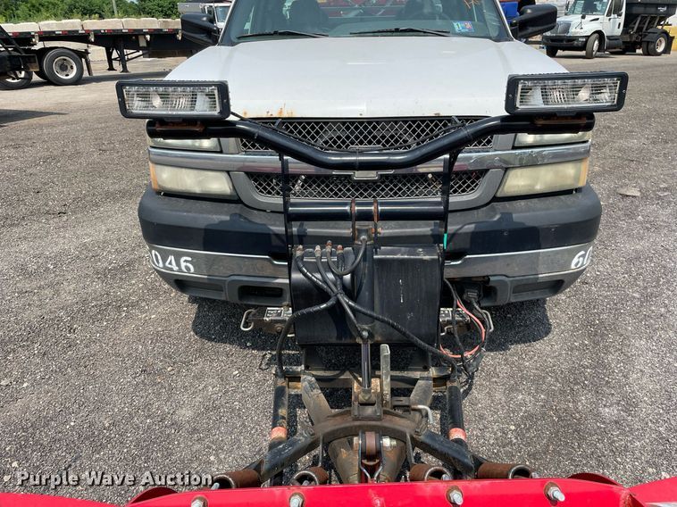 image for item DS8790 2004 Chevrolet Silverado 2500HD  Ext. Cab flatbed truck