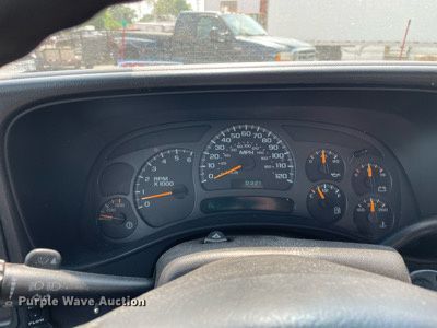 image for item DS8790 2004 Chevrolet Silverado 2500HD  Ext. Cab flatbed truck