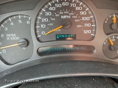 image for item DS8790 2004 Chevrolet Silverado 2500HD  Ext. Cab flatbed truck