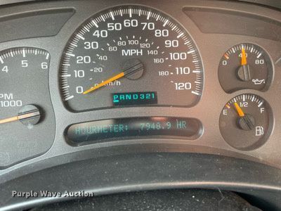 image for item DS8790 2004 Chevrolet Silverado 2500HD  Ext. Cab flatbed truck