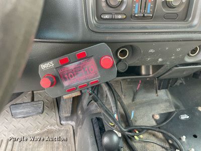 image for item DS8790 2004 Chevrolet Silverado 2500HD  Ext. Cab flatbed truck